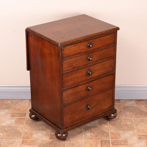 19THC SMALL MAHOGANY CHEST OF DRAWERS WITH EXTENDING TOP - ADDITIONAL PHOTO 4