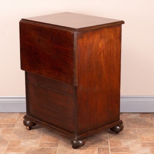 19THC SMALL MAHOGANY CHEST OF DRAWERS WITH EXTENDING TOP - ADDITIONAL PHOTO 7