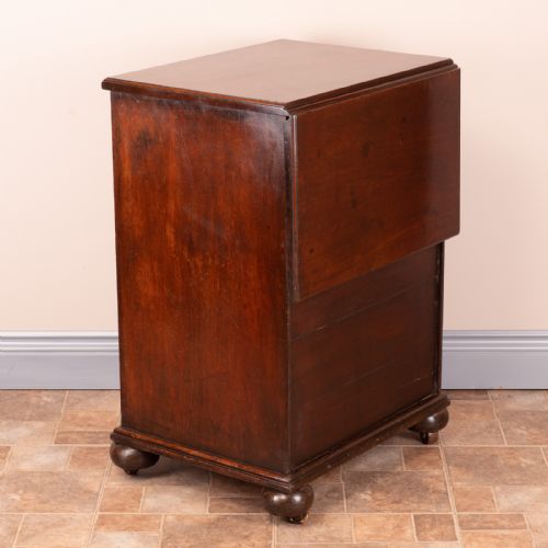 19THC SMALL MAHOGANY CHEST OF DRAWERS WITH EXTENDING TOP - ADDITIONAL PHOTO 9