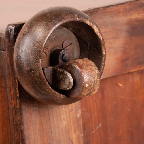 19THC SMALL MAHOGANY CHEST OF DRAWERS WITH EXTENDING TOP - ADDITIONAL PHOTO 23