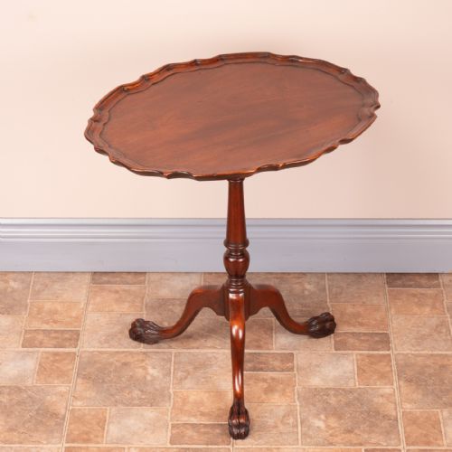 good quality mahogany oval pie crust occasional wine table - CATEGORY: ANTIQUE TABLES - DATED 1920