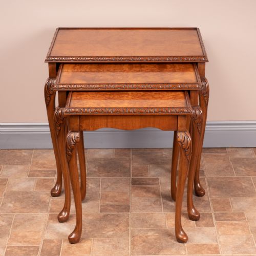 good quality walnut nest of three tables - CATEGORY: ANTIQUE TABLES - DATED 1930