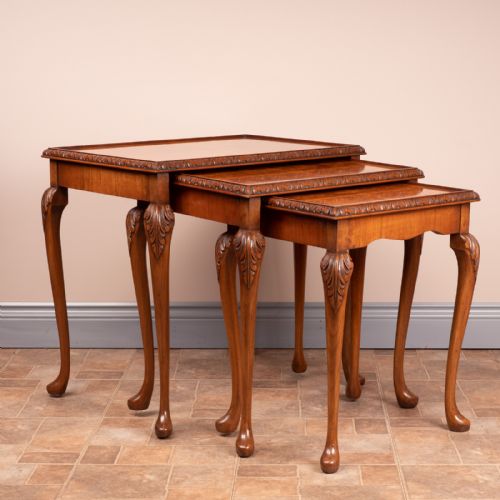 GOOD QUALITY WALNUT NEST OF THREE TABLES - ADDITIONAL PHOTO 1