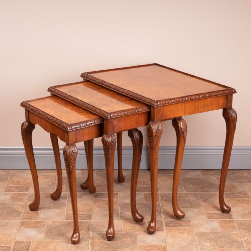 GOOD QUALITY WALNUT NEST OF THREE TABLES - ADDITIONAL PHOTO 6
