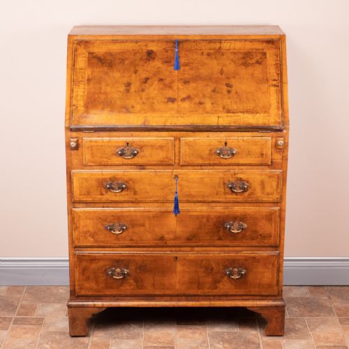 compact walnut bureau - CATEGORY: ANTIQUE BUREAU - DATED 1920