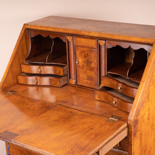 COMPACT WALNUT BUREAU - ADDITIONAL PHOTO 12