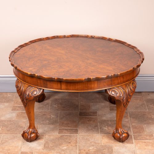 good quality walnut coffee table - CATEGORY: ANTIQUE TABLES - DATED 1930