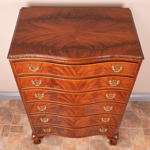 SERPENTINE FRONTED TALL MAHOGANY CHEST OF DRAWERS - ADDITIONAL PHOTO 4