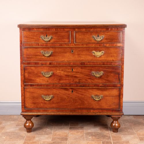small 19thc mahogany chest of drawers - CATEGORY: ANTIQUE CHEST OF DRAWERS - DATED 19TH CENTURY