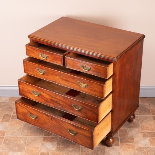 SMALL 19THC MAHOGANY CHEST OF DRAWERS - ADDITIONAL PHOTO 3