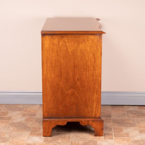 SMALL SERPENTINE FRONTED WALNUT CHEST OF DRAWERS - ADDITIONAL PHOTO 4