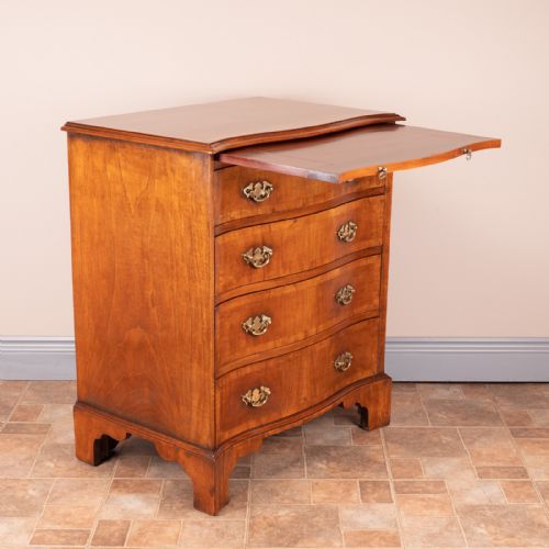 SMALL SERPENTINE FRONTED WALNUT CHEST OF DRAWERS - ADDITIONAL PHOTO 11