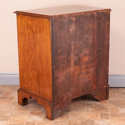 SMALL SERPENTINE FRONTED WALNUT CHEST OF DRAWERS - ADDITIONAL PHOTO 16