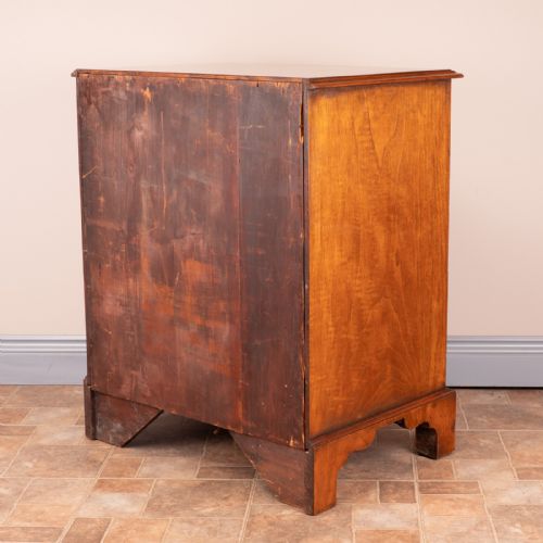 SMALL SERPENTINE FRONTED WALNUT CHEST OF DRAWERS - ADDITIONAL PHOTO 18