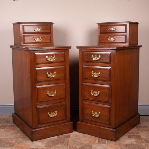 GOOD QUALITY PAIR OF EDWARDIAN WALNUT BEDSIDE CHESTS - ADDITIONAL PHOTO 2
