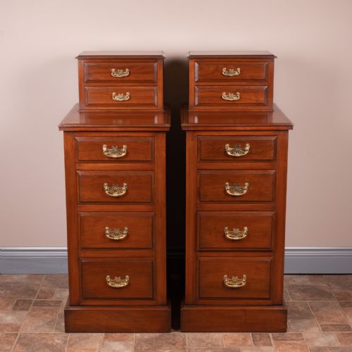 GOOD QUALITY PAIR OF EDWARDIAN WALNUT BEDSIDE CHESTS - ADDITIONAL PHOTO 3