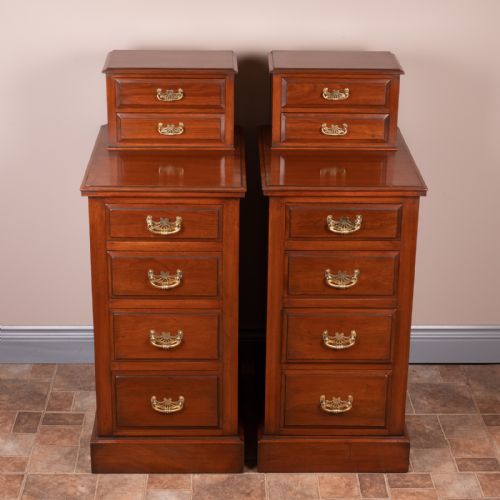 GOOD QUALITY PAIR OF EDWARDIAN WALNUT BEDSIDE CHESTS - ADDITIONAL PHOTO 6