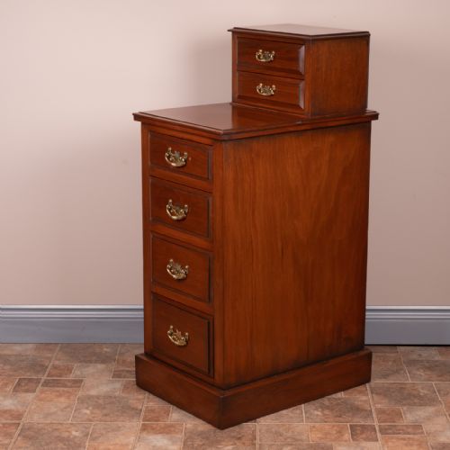 GOOD QUALITY PAIR OF EDWARDIAN WALNUT BEDSIDE CHESTS - ADDITIONAL PHOTO 13