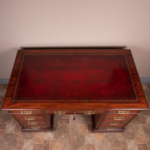 GOOD QUALITY EDWARDIAN MAHOGANY PEDESTAL DESK - ADDITIONAL PHOTO 2