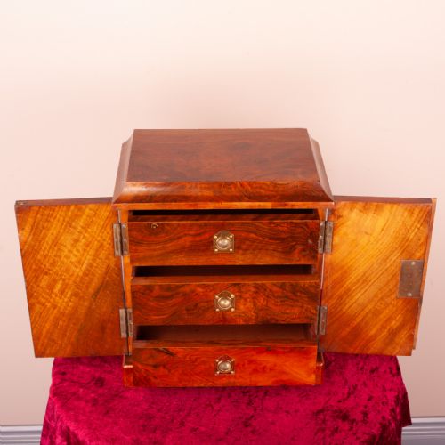 GOOD QUALITY WALNUT TABLE TOP COLLECTOR'S CABINET - ADDITIONAL PHOTO 9