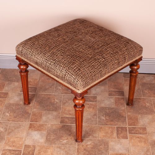19THC WALNUT STOOL - ADDITIONAL PHOTO 3