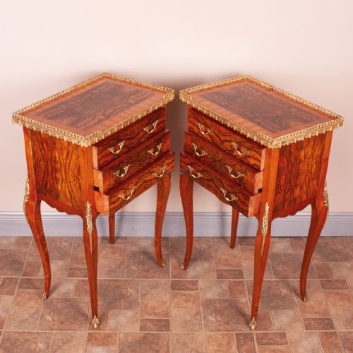 GOOD QUALITY CONTINENTAL PAIR OF BEDSIDES - ADDITIONAL PHOTO 2