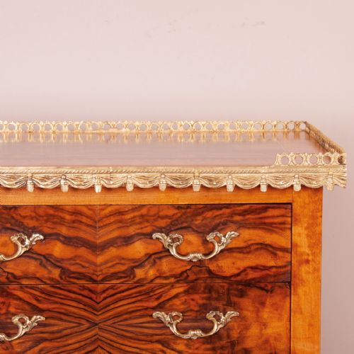 GOOD QUALITY CONTINENTAL PAIR OF BEDSIDES - ADDITIONAL PHOTO 5