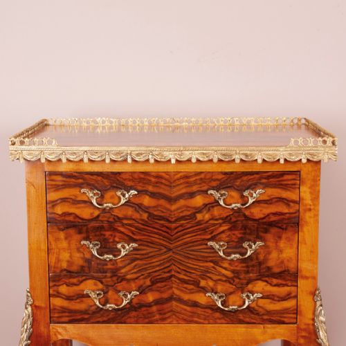 GOOD QUALITY CONTINENTAL PAIR OF BEDSIDES - ADDITIONAL PHOTO 7