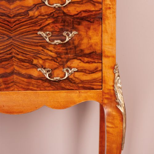 GOOD QUALITY CONTINENTAL PAIR OF BEDSIDES - ADDITIONAL PHOTO 8
