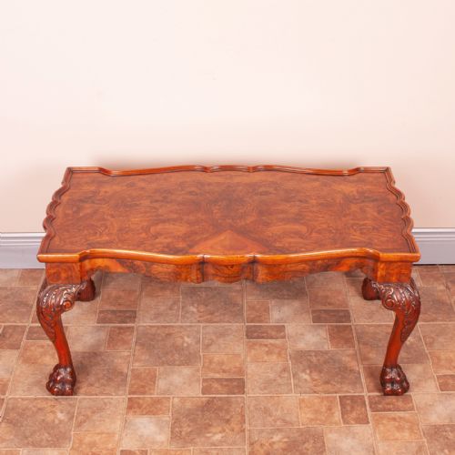 FINE QUALITY WALNUT COFFEE TABLE - ADDITIONAL PHOTO 1