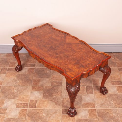 FINE QUALITY WALNUT COFFEE TABLE - ADDITIONAL PHOTO 4