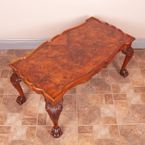 FINE QUALITY WALNUT COFFEE TABLE - ADDITIONAL PHOTO 6