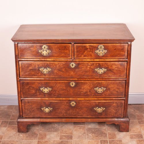 early georgian walnut chest of drawers - CATEGORY: ANTIQUE CHEST OF DRAWERS - DATED 18TH CENTURY
