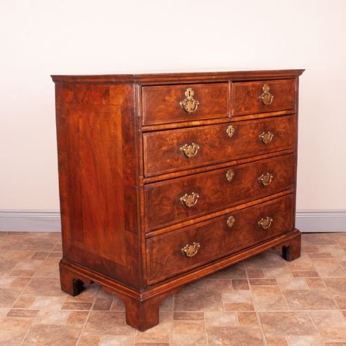 EARLY GEORGIAN WALNUT CHEST OF DRAWERS - ADDITIONAL PHOTO 2