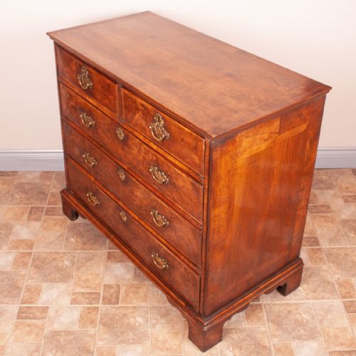 EARLY GEORGIAN WALNUT CHEST OF DRAWERS - ADDITIONAL PHOTO 3