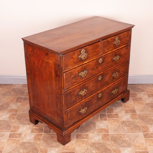 EARLY GEORGIAN WALNUT CHEST OF DRAWERS - ADDITIONAL PHOTO 4