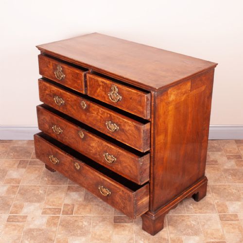 EARLY GEORGIAN WALNUT CHEST OF DRAWERS - ADDITIONAL PHOTO 6