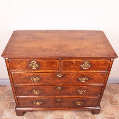 EARLY GEORGIAN WALNUT CHEST OF DRAWERS - ADDITIONAL PHOTO 8