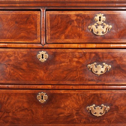 EARLY GEORGIAN WALNUT CHEST OF DRAWERS - ADDITIONAL PHOTO 12