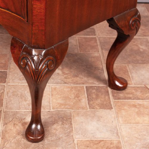 COMPACT MAHOGANY SERPENTINE CHEST OF DRAWERS - ADDITIONAL PHOTO 11