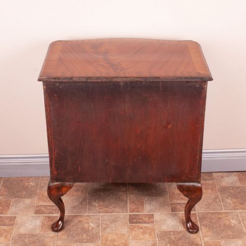 COMPACT MAHOGANY SERPENTINE CHEST OF DRAWERS - ADDITIONAL PHOTO 12