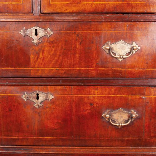 EARLY GEORGIAN WALNUT CHEST OF DRAWERS - ADDITIONAL PHOTO 3