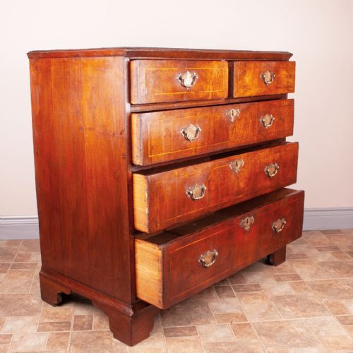 EARLY GEORGIAN WALNUT CHEST OF DRAWERS - ADDITIONAL PHOTO 9
