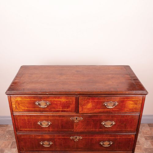 EARLY GEORGIAN WALNUT CHEST OF DRAWERS - ADDITIONAL PHOTO 11