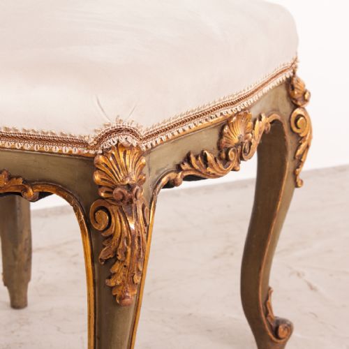 DECORATIVE PAIR OF PAINTED AND GILDED CONTINENTAL 19THC STOOLS - ADDITIONAL PHOTO 10