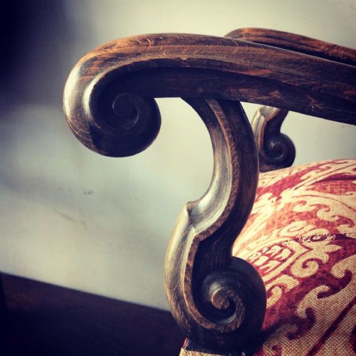 A WONDERFUL PAIR OF ELEGANT 18THC DUTCH CHAIRS UPHOLSTERED IN LATER FABRIC - ADDITIONAL PHOTO 1