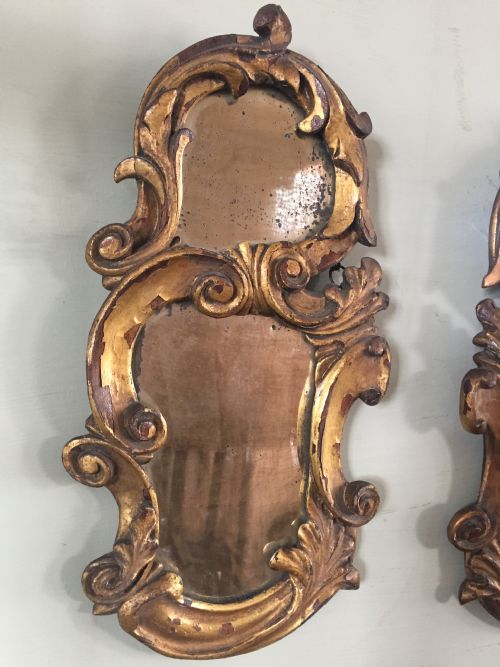 A VERY ATTRACTIVE PAIR OF 18THC FLORENTINE CARVED AND GILDED WOOD MIRRORS - ADDITIONAL PHOTO 1