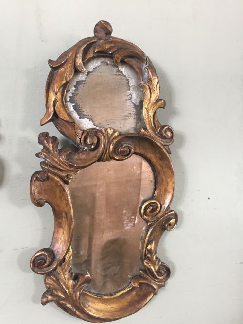 A VERY ATTRACTIVE PAIR OF 18THC FLORENTINE CARVED AND GILDED WOOD MIRRORS - ADDITIONAL PHOTO 2