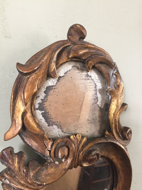 A VERY ATTRACTIVE PAIR OF 18THC FLORENTINE CARVED AND GILDED WOOD MIRRORS - ADDITIONAL PHOTO 3