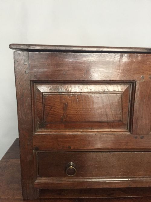 A WONDERFUL 18THC OAK WELSH COFFER BACH - ADDITIONAL PHOTO 1